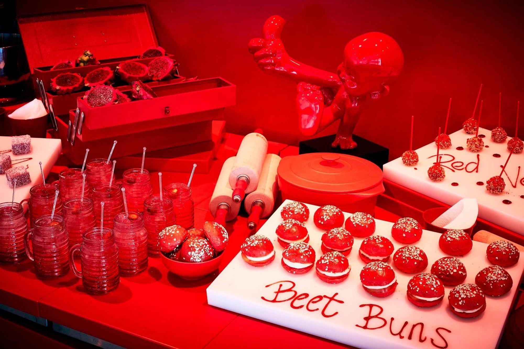 Renaissance Bali Uluwatu Resort & Spa Ungasan Exterior foto Beet Buns at a party